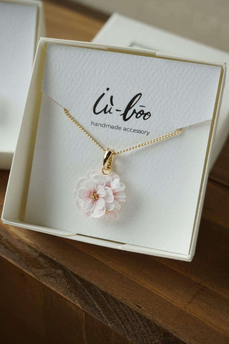 春季系列 粉色花團 八重櫻 Yaezakura 細工布花項鏈 接單製作 - 項鍊 - 棉．麻 