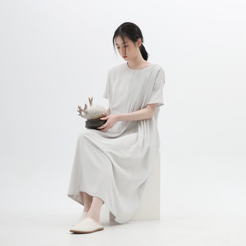 【經典原創】Yilian_倚戀兩段式褶片洋裝_淺灰 - 洋裝/連身裙 - 聚酯纖維 灰色