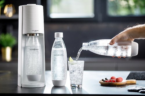 Sodastream 舒達氣泡水機 英國 sodastreamTERRA 自動扣瓶氣泡水機-白