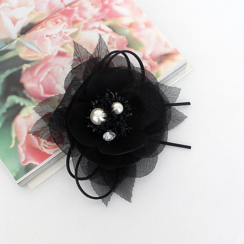 Black flower corsage brooch pins funeral ,Black wedding - เข็มกลัด/ข้อมือดอกไม้ - วัสดุอื่นๆ สีดำ