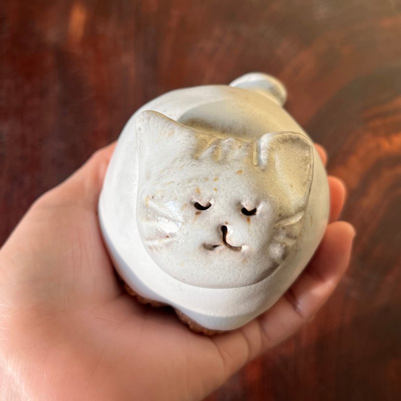 Fat Snow/White Cat Pottery Doll - ของวางตกแต่ง - ดินเผา ขาว