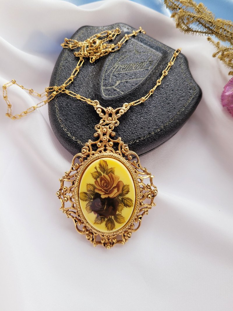 American Western Antique Jewelry / FLORENZA Victorian Frame Classic Rose Flower Pendant Necklace Vintage Jewelry - Necklaces - Other Metals 