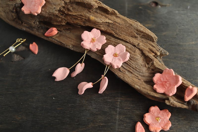 New Aroma Shigaraki Ware Sakura Aroma Series Pottery Earrings Clip-On Traditional Crafts - ต่างหู - ดินเผา สึชมพู