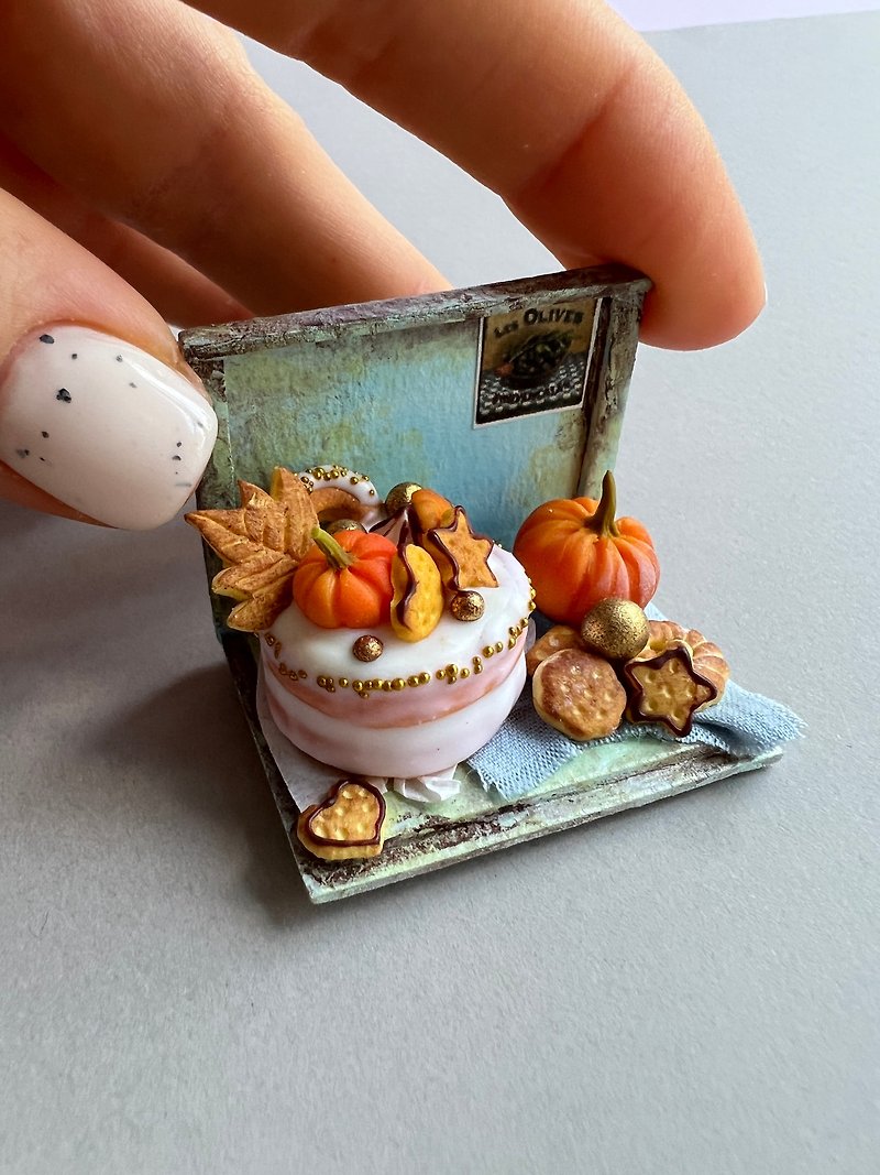 Miniature autumn cake with pumpkins