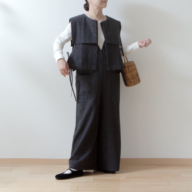 Square collar wool herringbone vest/charcoal - Women's Vests - Cotton & Hemp Black