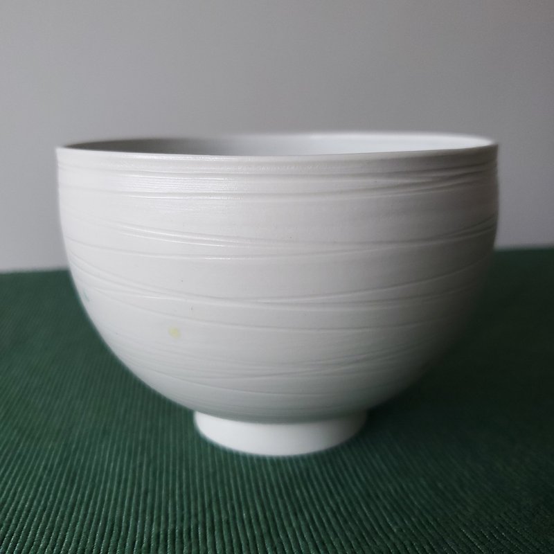 Handmade white porcelain tea bowl - ถ้วย - เครื่องลายคราม ขาว