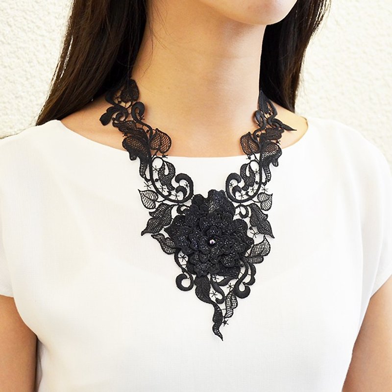 Charming embroidery necklace - สร้อยคอ - งานปัก สีดำ