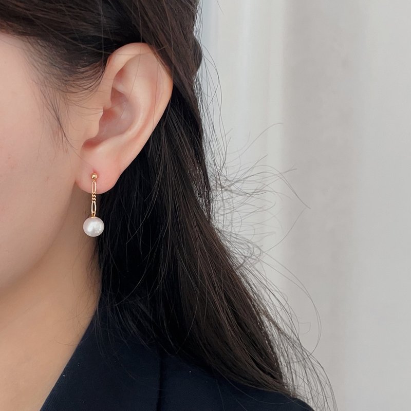 Whispers of Light Freshwater Pearl Thick Gold Sea Pearl Stud Earrings 18k Gold Pearl Studs Long Earrings - ต่างหู - ไข่มุก สีทอง