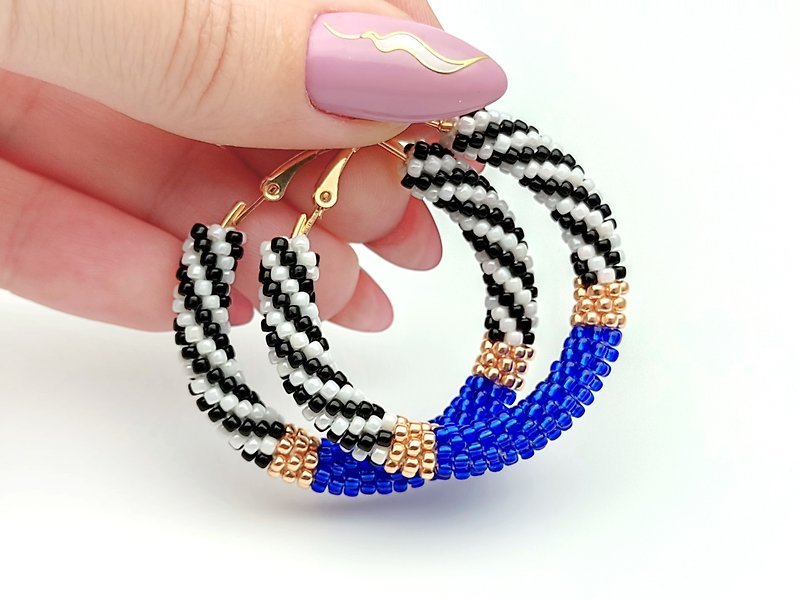 手作, 耳環, 派對, 華麗耳環, Blue bead hoop earrings, Bright beaded hoops, Handmade jewelry - 耳環/耳夾 - 玻璃 藍色