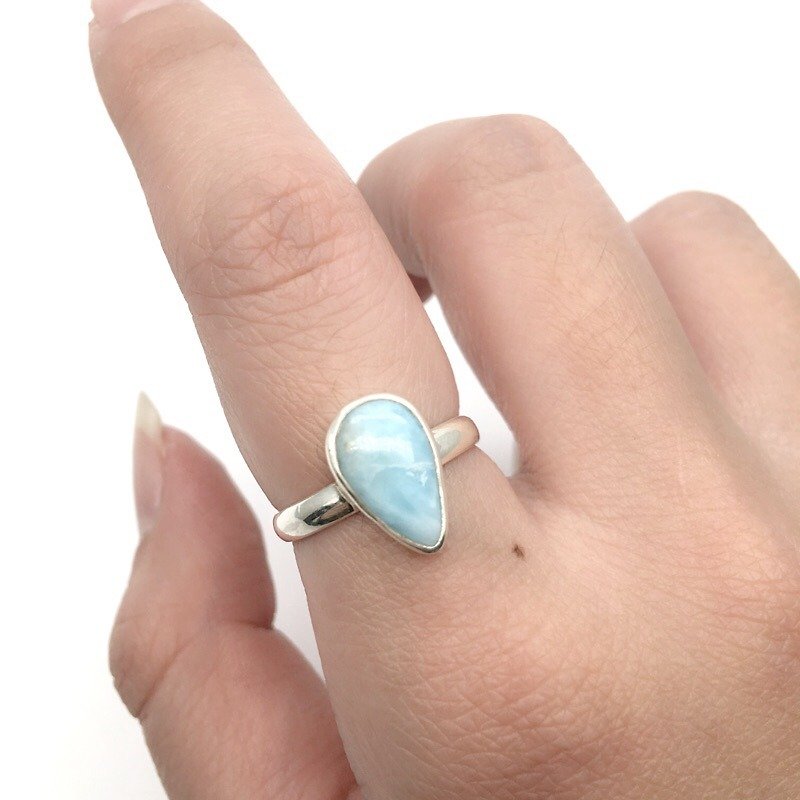 拉利瑪海紋石925純銀簡約鑲邊戒指 尼泊爾手工鑲嵌製作(水滴寶石款) - 戒指 - 寶石 藍色