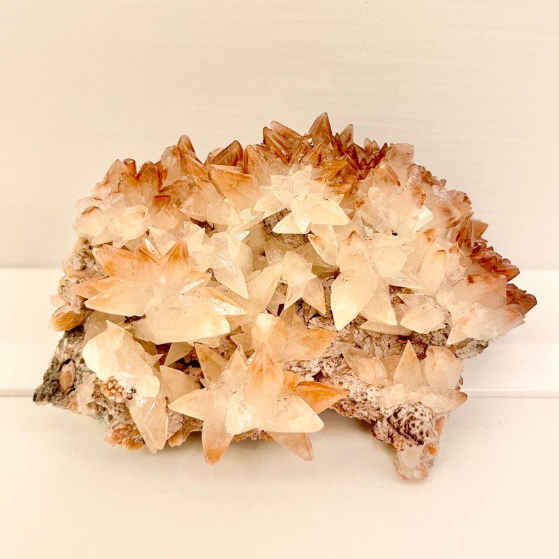 Mineral Crystal of Light Hubei/calcite/red fluorescent light/raw ore/ornaments - ของวางตกแต่ง - คริสตัล 