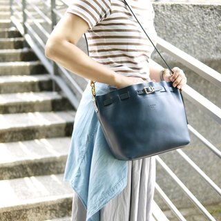 日本の雑誌の記事簡単な革ショルダー/サイドバックデュアルユースCLEDRANで日本製パッケージダークブルー