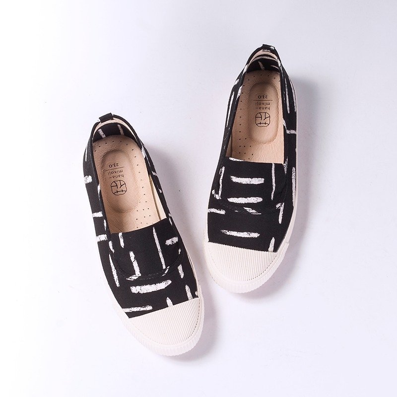 [hanamikoji shoes] Comfortable Casual Flat Shoes Black and White Cotton - รองเท้าลำลองผู้หญิง - ผ้าฝ้าย/ผ้าลินิน สีดำ