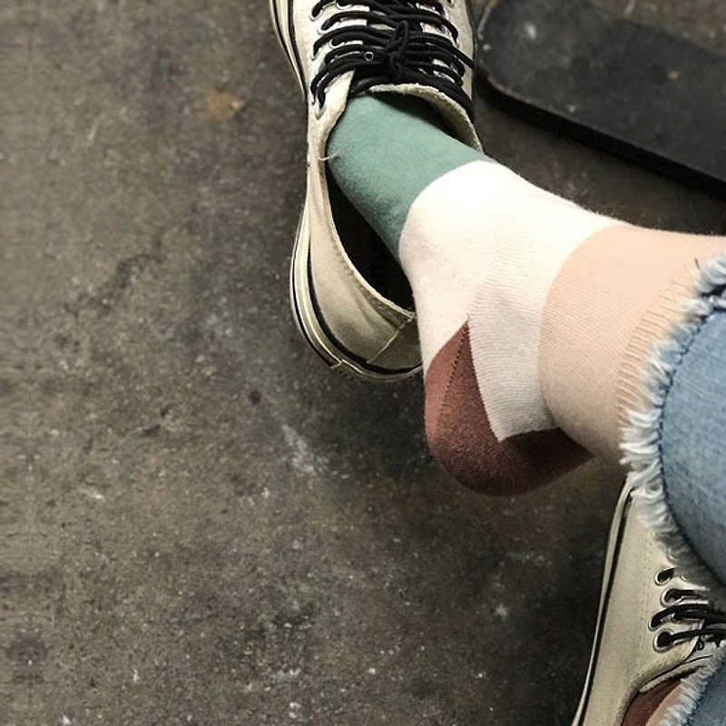 socks_kahlua_milk/ irregular / socks  / grid - ถุงเท้า - ผ้าฝ้าย/ผ้าลินิน สีเขียว