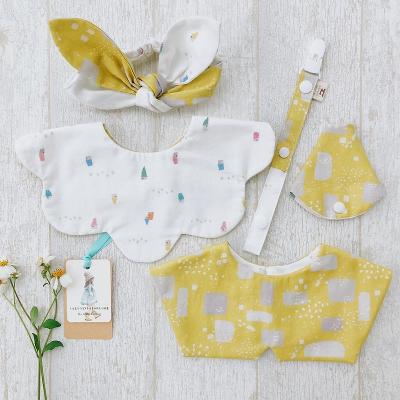 [Quick shipping available] Female treasure/Huangtian small house double-sided bib/hair band/ pacifier chain/Miyue gift box - Baby Gift Sets - Cotton & Hemp White
