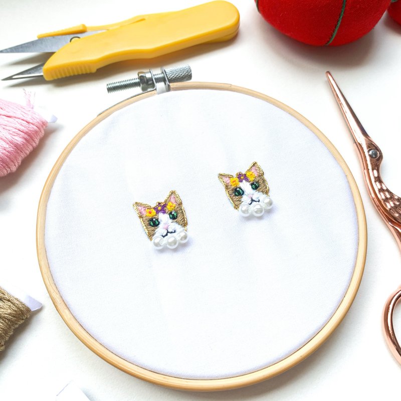 Pearl cat earrings - ต่างหู - งานปัก 