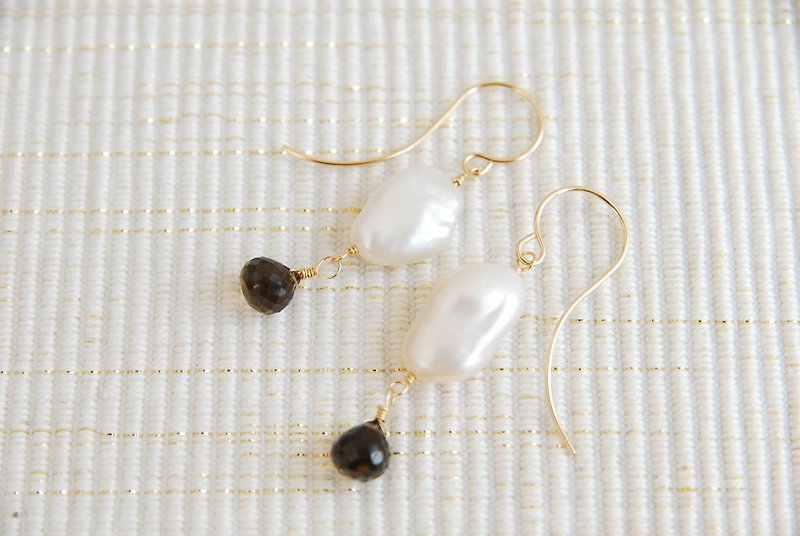 Cloud-like pearl and stone earrings 14kgf - Earrings & Clip-ons - Gemstone Brown