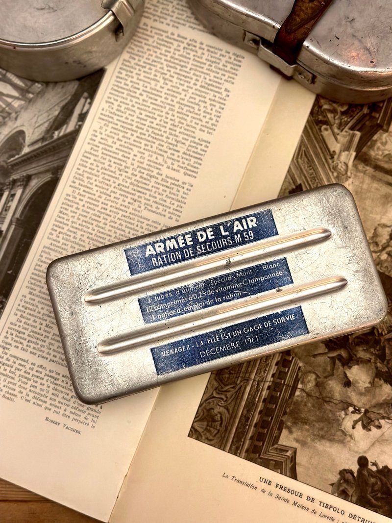 30898 法國軍用品1961年空軍鋁製緊急口糧盒 - 擺飾/家飾品 - 其他金屬 