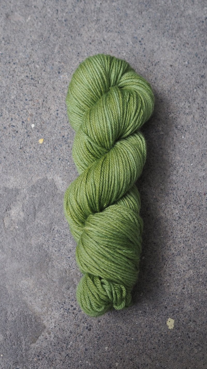 Ultra Washed Merino Wool - Hand Dyed DK Thread - Leaf Green - เย็บปัก/ถักทอ/ใยขนแกะ - ขนแกะ สีเขียว
