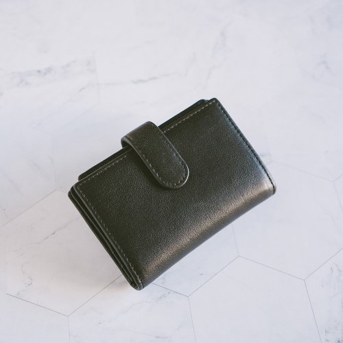 寇比手工皮件 Colbie Leather 扣式真皮多層卡片包 X0032 黑/紅棕/黃棕