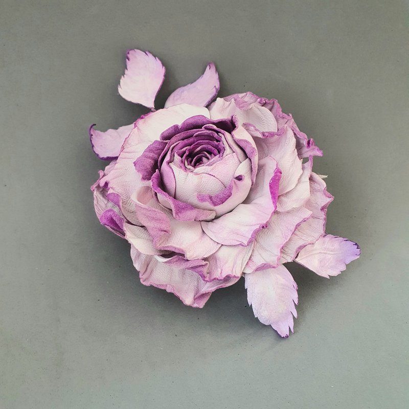 胸針 Lilac leather brooch for her Leather women's jewelry - 胸針 - 真皮 多色