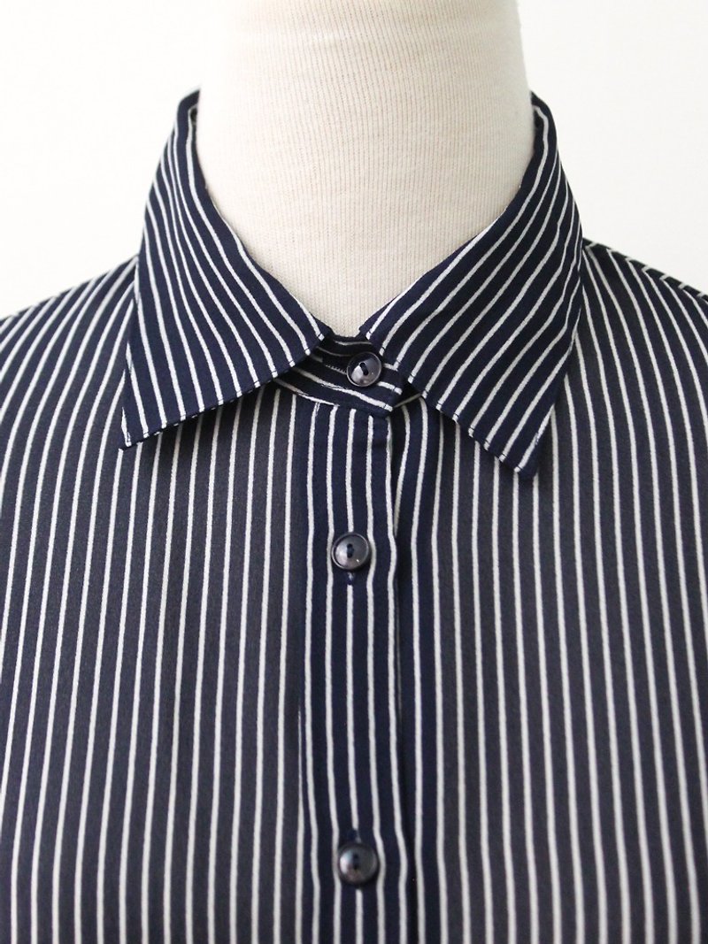 日本製復古簡約條紋深藍色長袖古著襯衫Vintage Blouse - 恤衫 - 聚酯纖維 藍色