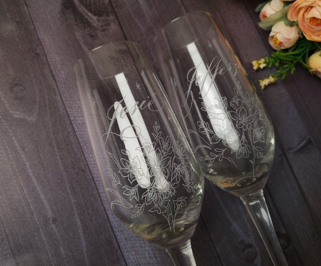 Custom Engraved Laurel Modern Champagne Flutes, Pair