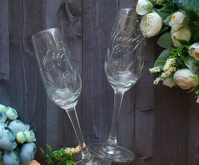 Custom Engraved Laurel Modern Champagne Flutes, Pair