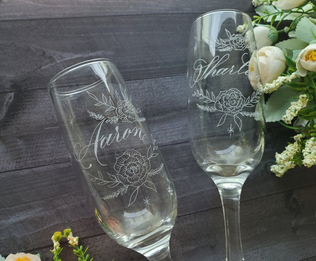 Custom Engraved Laurel Modern Champagne Flutes, Pair