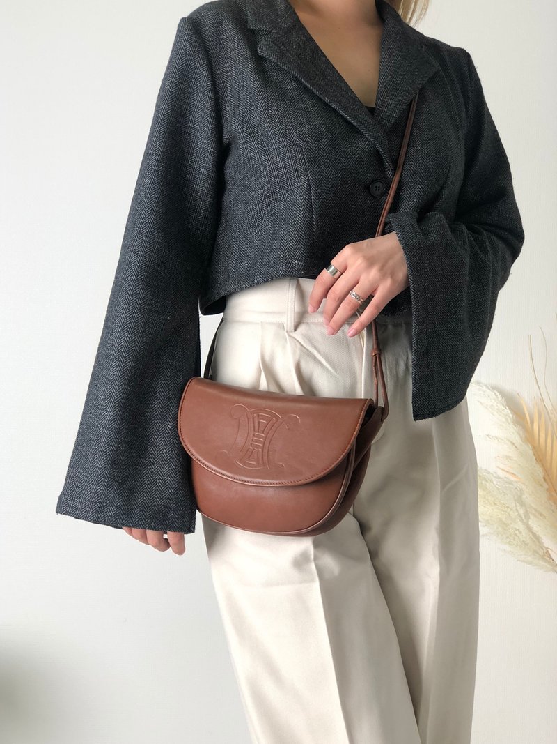 【 日本直送　名牌中古包 】CELINE セリーヌ トリオンフ 型押し レザー フラップ ショルダーバッグ ブラウン vintage hzdiaw - 側背包/斜背包 - 真皮 咖啡色