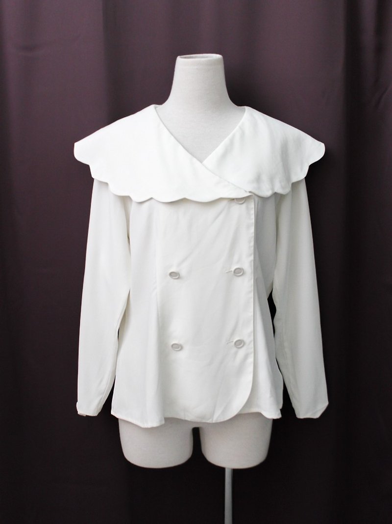 [RE1123T318] autumn and winter Japanese made retro romantic petal lapel white long-sleeved vintage shirt - Women's Shirts - Polyester White