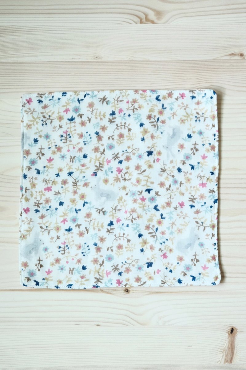 Double-sided double yarn handkerchief small square [rabbit in the forest] - ผ้าเช็ดหน้า - ผ้าฝ้าย/ผ้าลินิน สีส้ม