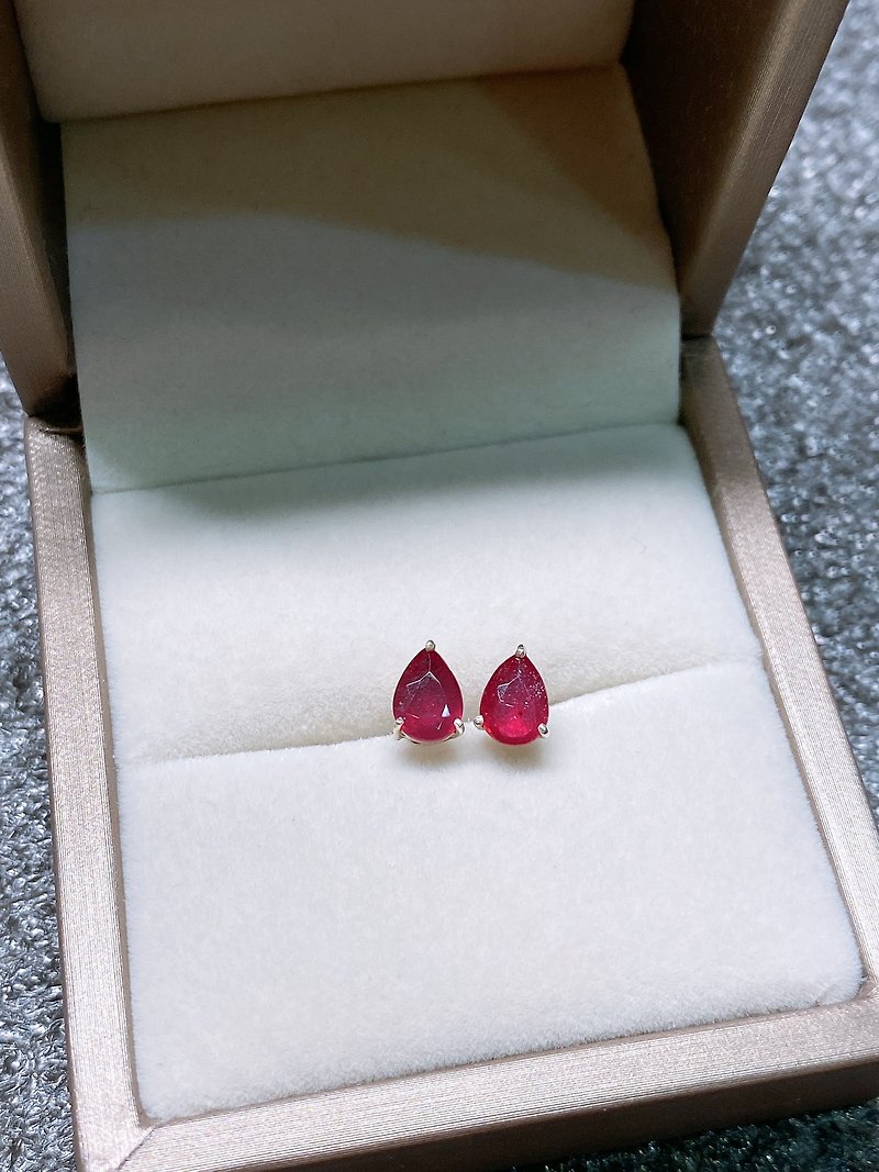 紅寶石 耳針 耳釘 手工製 尼泊爾製 925純銀 - 耳環/耳夾 - 寶石 紅色
