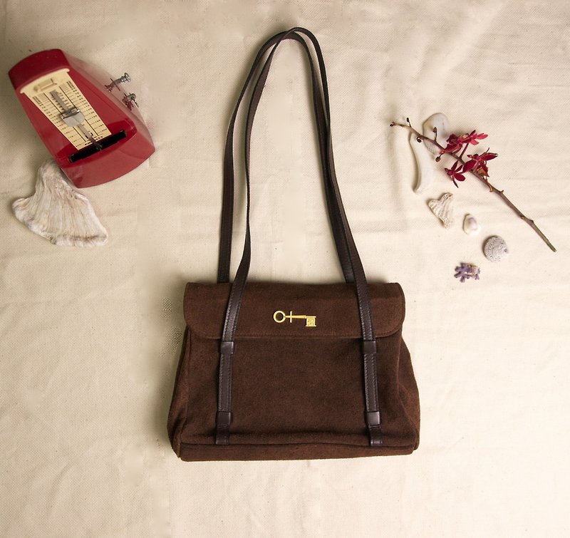 FOAK vintage / gold plated lock / coffee suede vintage bag - Messenger Bags & Sling Bags - Genuine Leather 