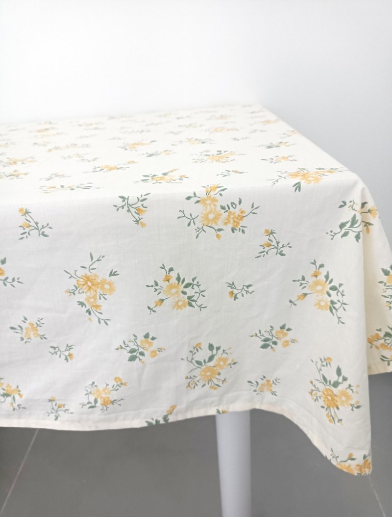 Light yellow cotton printed small floral tablecloth table runner table mat - ม่านและป้ายประตู - ผ้าฝ้าย/ผ้าลินิน 