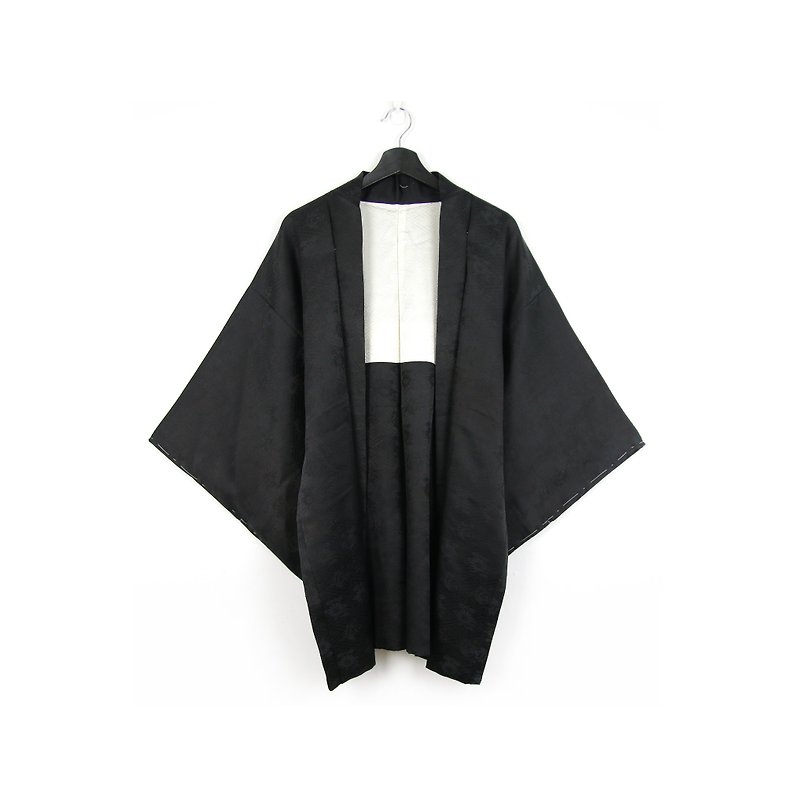 Back to Green-Japan with back feather weaving black embossing / vintage kimono - เสื้อแจ็คเก็ต - ผ้าไหม 