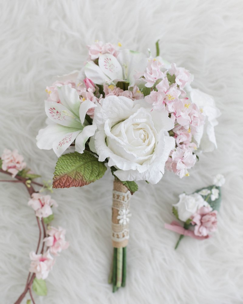 WHITE PINK SAKURA Small Flower Bouquet Handmade Paper Flowers - Wood, Bamboo & Paper - Paper Pink