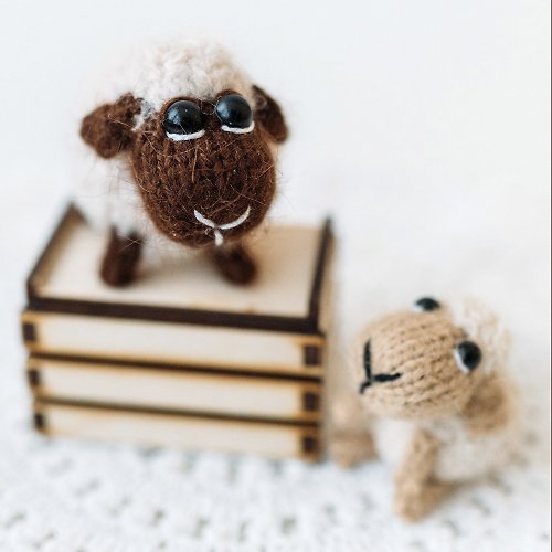Cute Knit Toy Tiny sheep knitting pattern. Amigurumi lamb step by step tutorial. DIY New Year