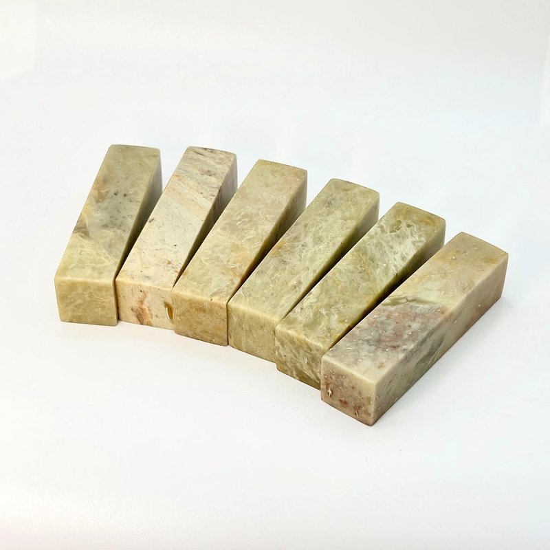 刻在你心底的名字 / 寶泥齋純手作印鑑章 - 老青田石 - 印章/印台 - 石頭 綠色