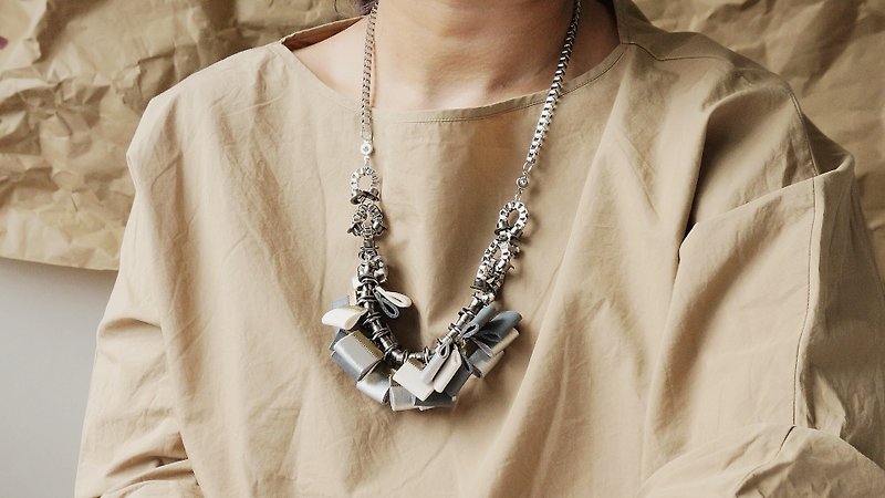 HAYLIE Necklace //GRAPHITE - Necklaces - Other Materials Silver