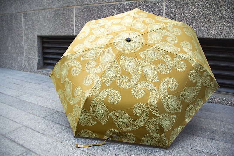 UrbaneUmbrella 鈦色傘骨三折變形蟲印刷傘-土黃 - 雨傘/雨衣 - 聚酯纖維 多色