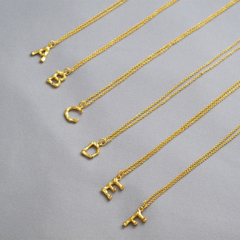 椰子海經典英文字母金色項鍊 ALPHABET INITIAL GOLD NECKLACE - 項鍊 - 銅/黃銅 金色