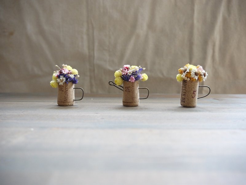 [Row row] cork drying flower pins (single sale, please tell which one) - เข็มกลัด - พืช/ดอกไม้ สีกากี