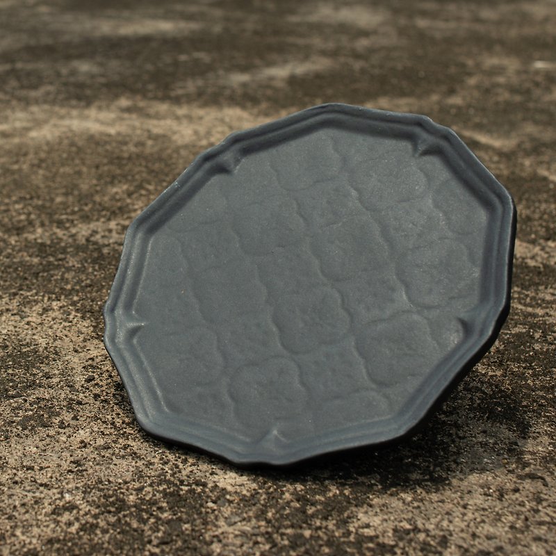 陶泥置物碟 - 海棠玻璃紋十角形碟 - 盤子/餐盤 - 陶 黑色