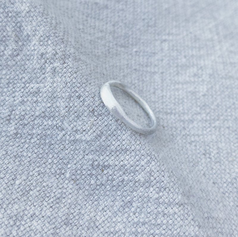 Silver ring with a plump top - แหวนทั่วไป - โลหะ สีเงิน