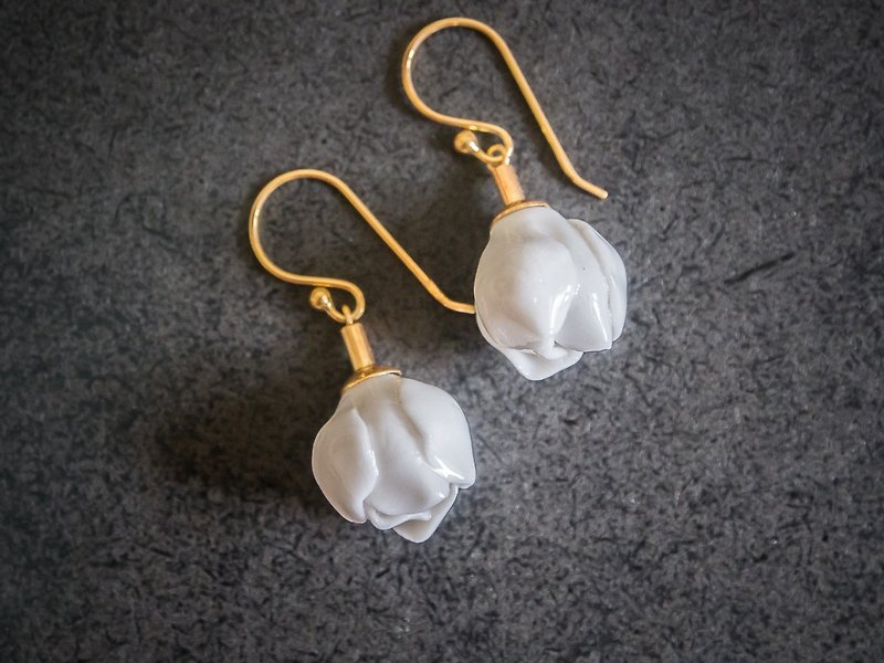 Jasmine earrings - white porcelain - 耳環/耳夾 - 陶 白色