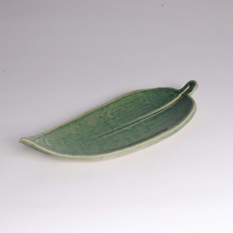 Green bamboo leaf type dessert plate - จานและถาด - ดินเผา สีเขียว