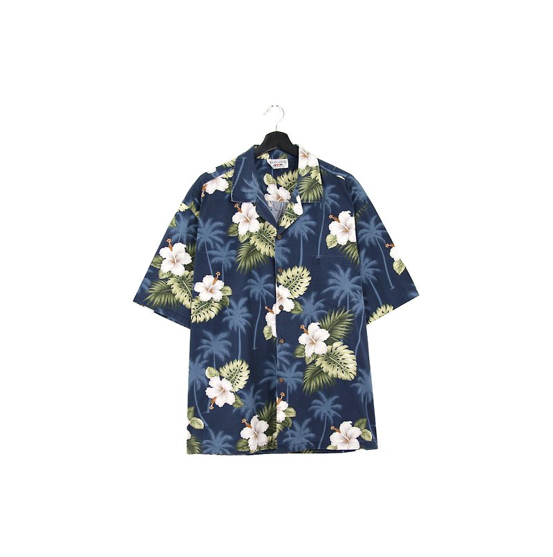 Back to Green:: Blue hibiscus / / men and women can wear // vintage Hawaii Shirts - Men's Shirts - Cotton & Hemp 