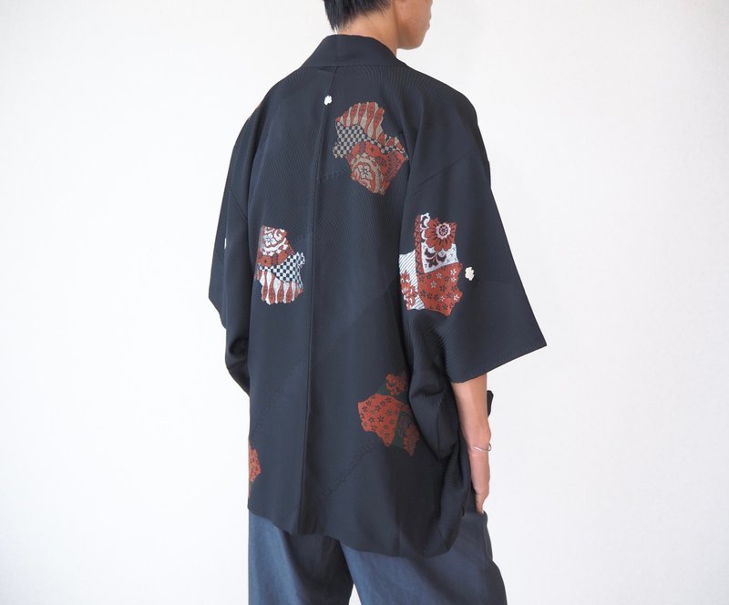 【日本製造】 柔軟絲綢黑色羽織、吉祥圖案、慶祝羽織 - 女大衣/外套 - 絲．絹 黑色
