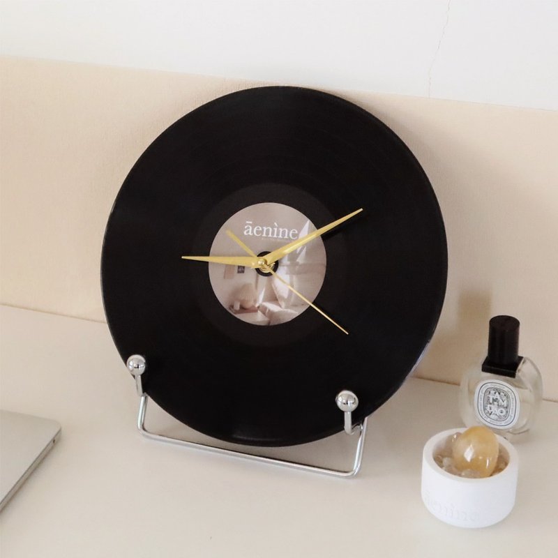 Vinyl record handmade clock - Clocks - Plastic Black